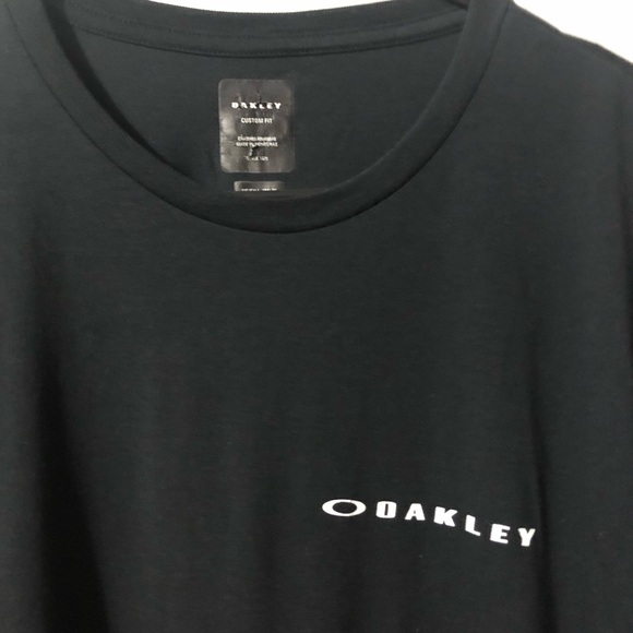 Men’s Black Oakley T-Shirt size Large! - Picture 2 of 4